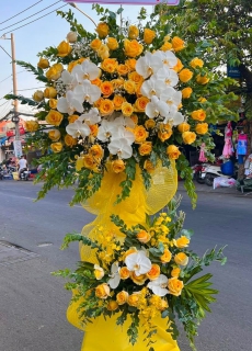 Kệ hoa chúc mừng 10