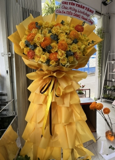 Kệ hoa chúc mừng 13