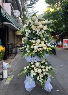 Kệ hoa chia buồn 06