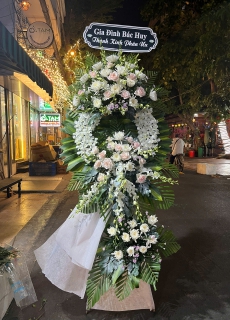 Kệ hoa chia buồn 10