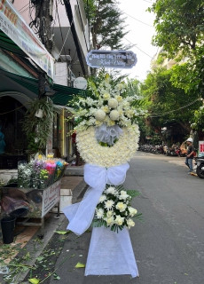 Kệ hoa chia buồn 12