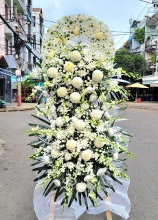 Kệ hoa chia buồn 13