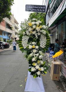 Kệ hoa chia buồn 15