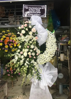 Kệ hoa chia buồn 16