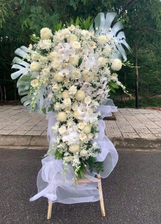 Kệ hoa chia buồn 24