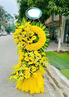 Kệ hoa chia buồn 32