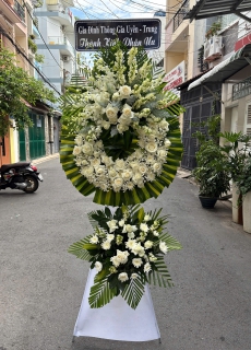 Kệ hoa chia buồn 37